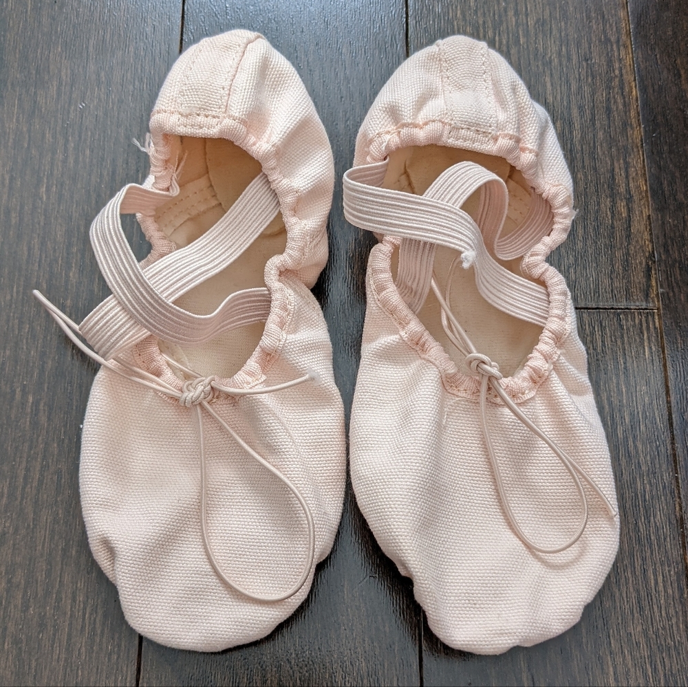 Capezio Womens 2028 Canvas Juliet Ballet Slipper/Shoe, 5.5 Wide (5 1/2 W)